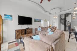 Island Dream - Walk to Beach, Pool, 3 Bedrooms