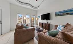 Island Dream - Walk to Beach, Pool, 3 Bedrooms