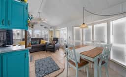 Little Breeze - Waterfront Cottage, Pools, Golf