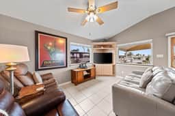 Coastal Canal Cottage - Waterfront, Dock, Pools