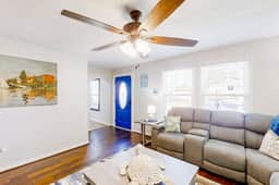 Central Galveston Cottage