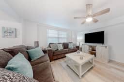 Lazy Seagull Beach House - Downstairs