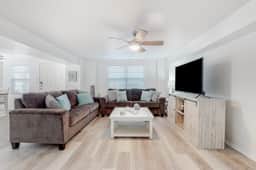 Lazy Seagull Beach House - Downstairs