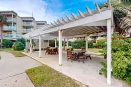Victorian Condos - Back to the Beach