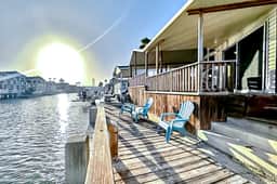 Long Island Village 495 W. Clam