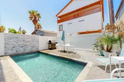 Dolphin Paradise Unit A