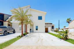 Dolphin Paradise Unit A