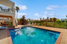 Hibiscus Hideaway Beach House