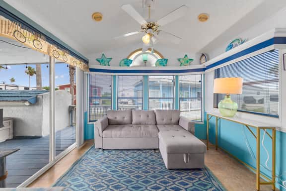 Blue Paradise - Pools, Golf, Deck, Pet Friendly