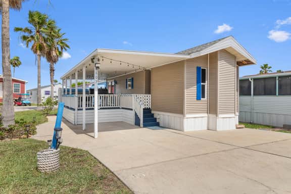 Blue Paradise - Pools, Golf, Deck, Pet Friendly