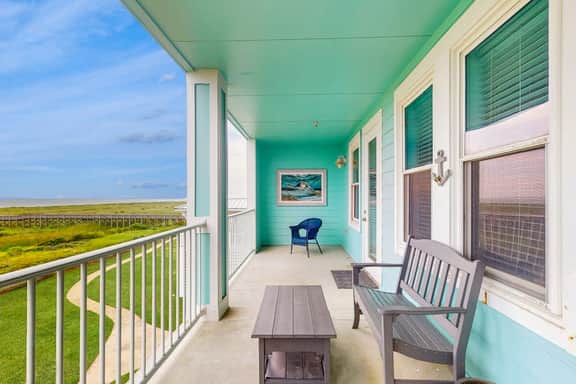Pointe West Resort - Treasure on the Beach