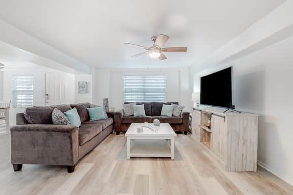 Lazy Seagull Beach House - Downstairs