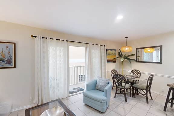 La Internacional Condominiums #210