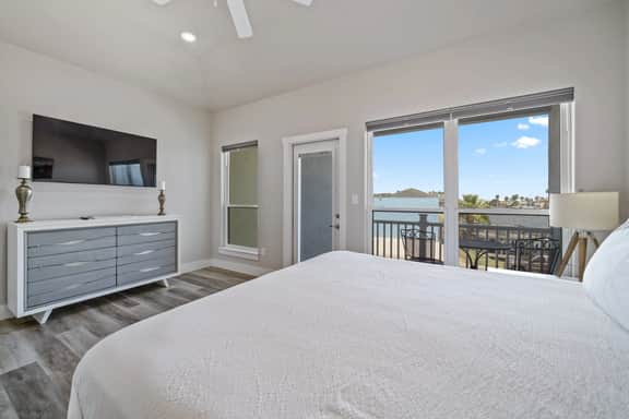 Endless Sunlight - Private Pool, Water Views