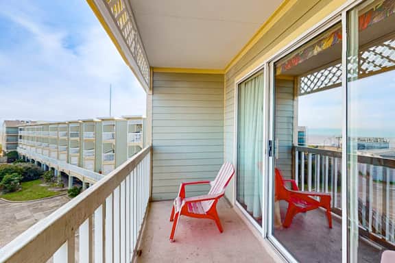 Victorian Condos - Back to the Beach