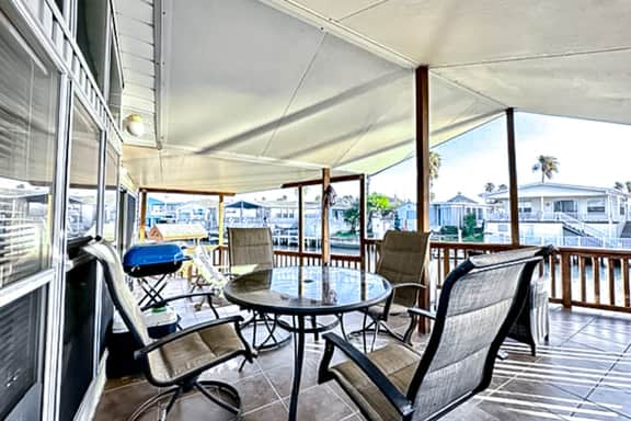 Long Island Village 495 W. Clam