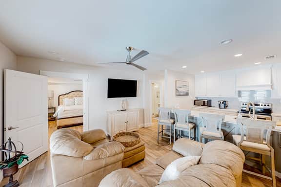 Carolyn's Beach House unit B