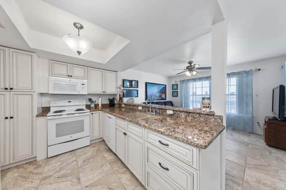 Lazy Days Sea Cottage - Waterfront, Pools, Golf