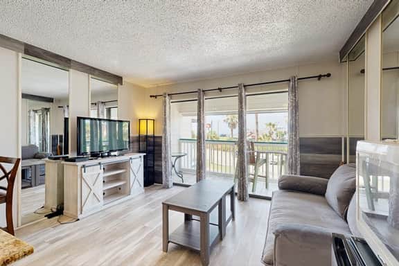 Casa Del Mar - Beachside Pleasure