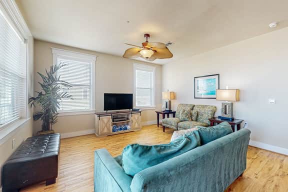 Pointe West Resort - Beach Retreat