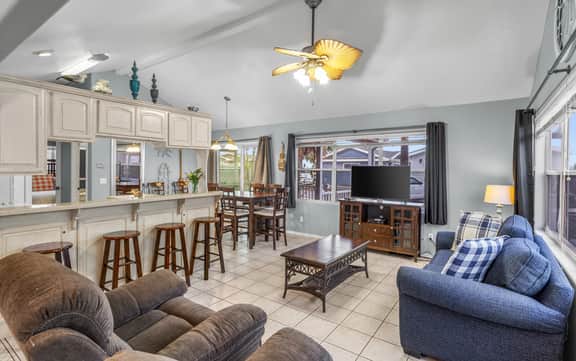 Driftwood Den - Resort Pools, Golf, Sleeps 6
