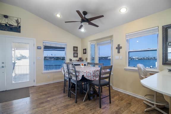 Coastal Breeze - Waterfront, Pools, Golf, Tennis
