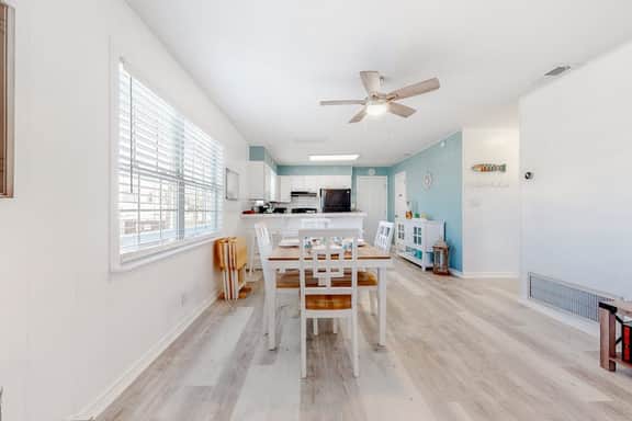 Lazy Seagull Beach House - Upstairs