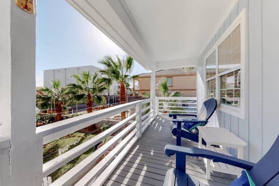 Lazy Seagull Beach House - Upstairs