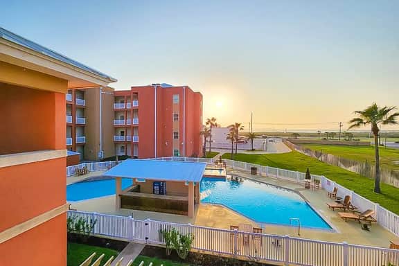 La Isla Condominiums #C105