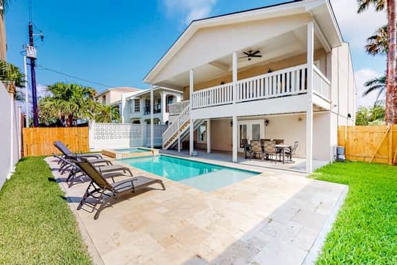 Carolyn's Beach House unit A