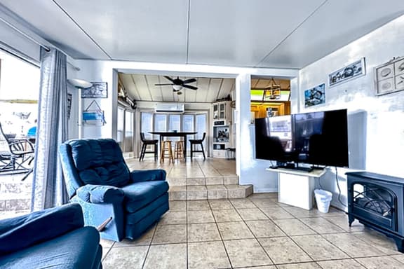 Long Island Village 495 W. Clam