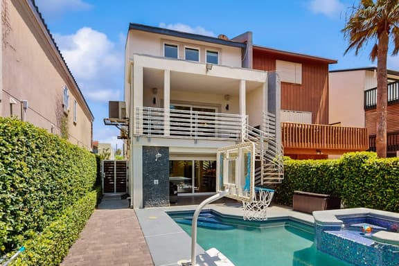 Oleander Paradise Beach House