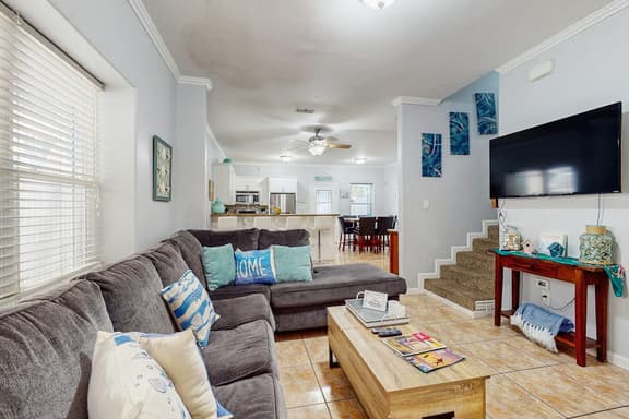Pura Vida Unit A