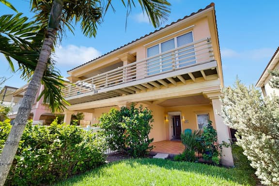 Hibiscus Hideaway Beach House